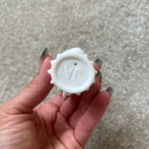 Jonathan Adler White Ceramic Mohawk Punk Christmas Ornament Brand New in Box NWT - Picture 5 of 6